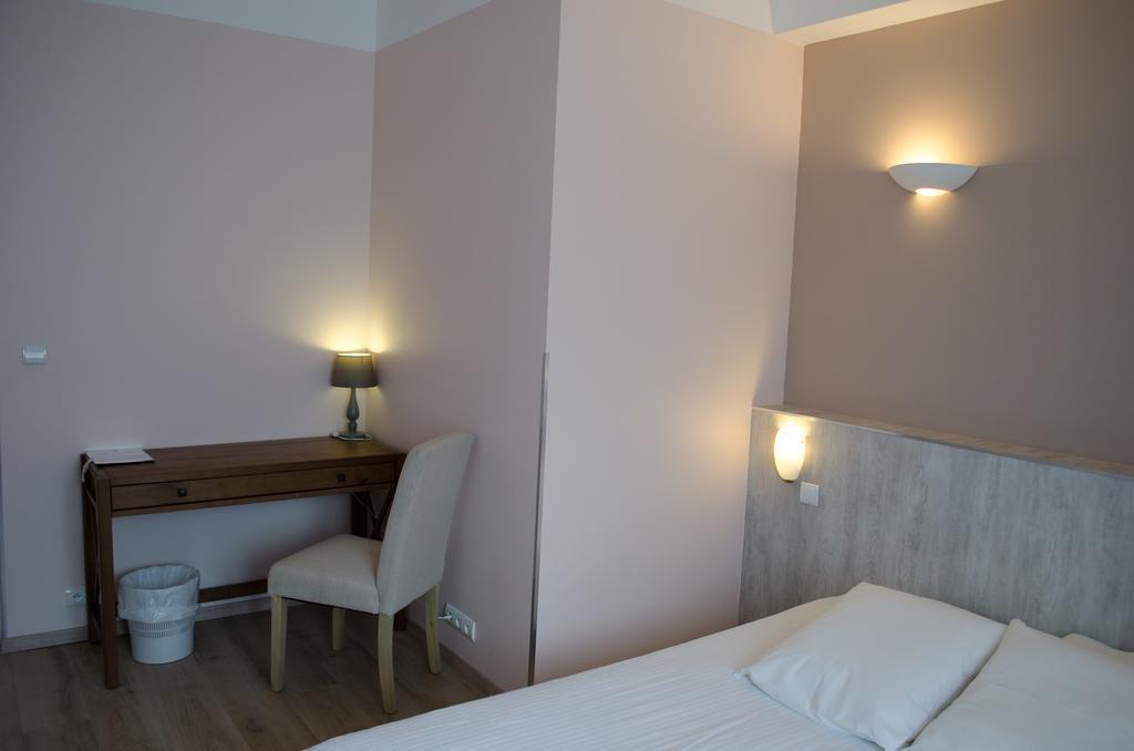 Hotel Lac Et Foret Saint-Andre-les-Alpes Room photo
