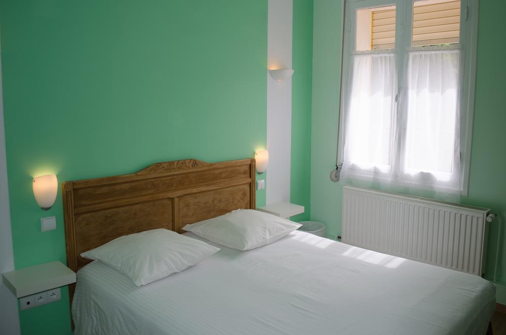 Hotel Lac Et Foret Saint-Andre-les-Alpes Room photo