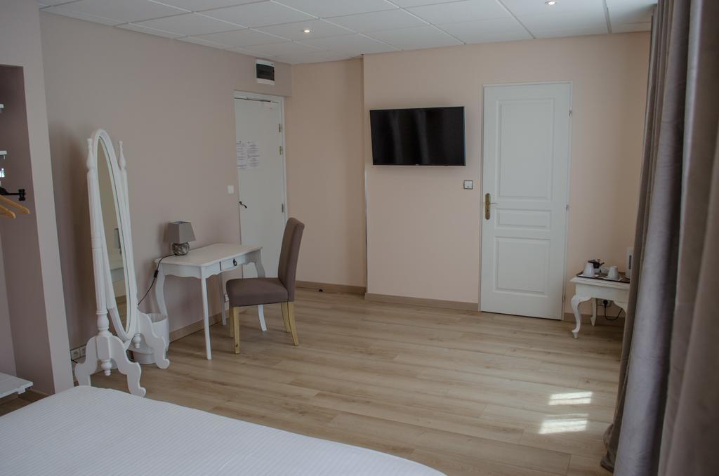 Hotel Lac Et Foret Saint-Andre-les-Alpes Exterior photo