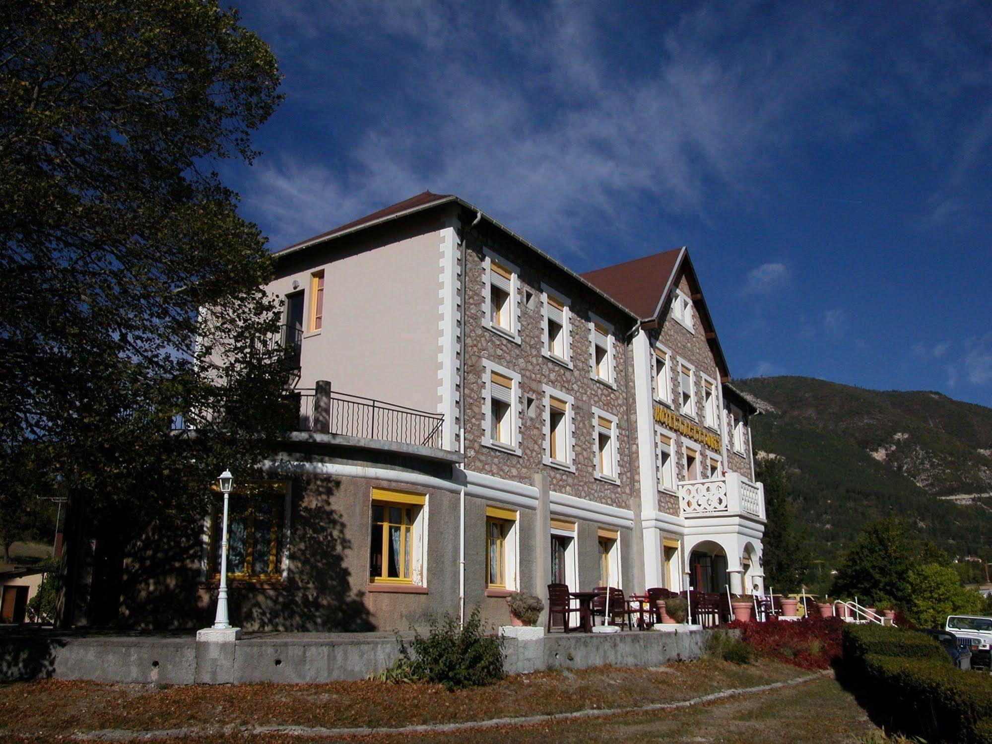 Hotel Lac Et Foret Saint-Andre-les-Alpes Exterior photo