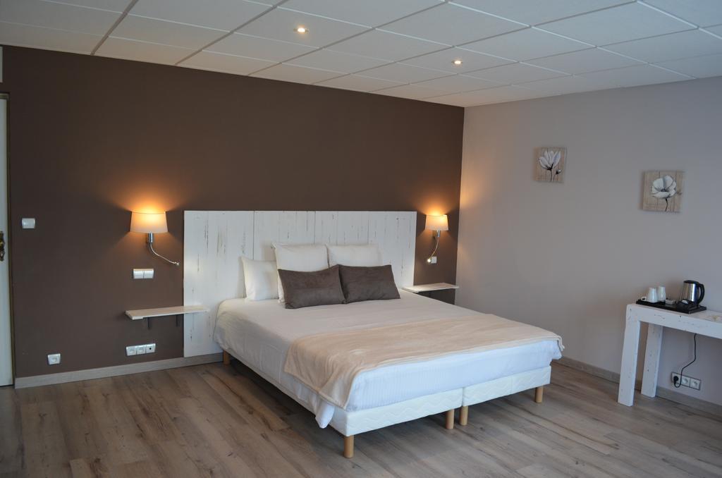 Hotel Lac Et Foret Saint-Andre-les-Alpes Room photo
